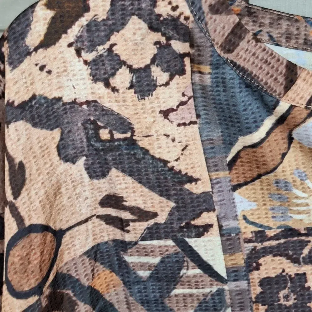 NWT Chico's Blouse Sz0P V Neck HiLo Tie Sleeves Earthtones Graphic Print